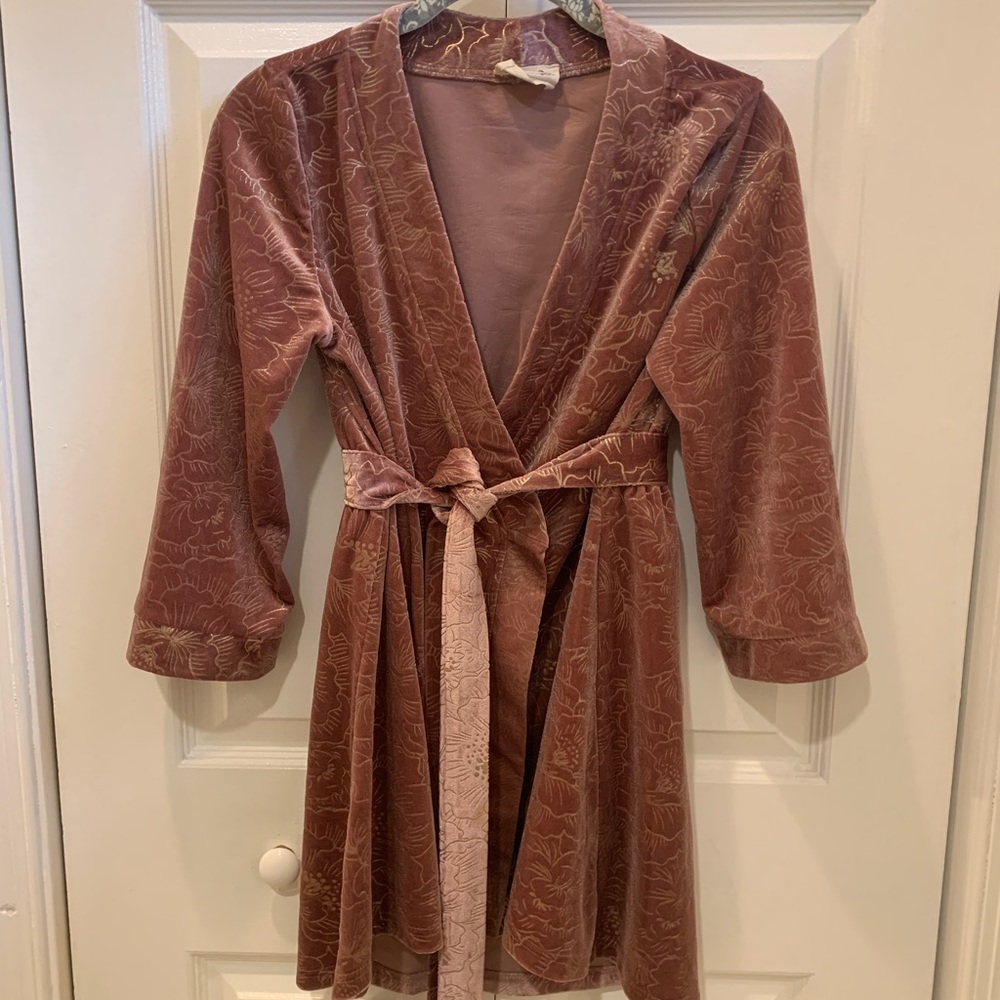Mia Joy Joyfolie Girls Pink Gold Velvet Floral Robe
Size 8